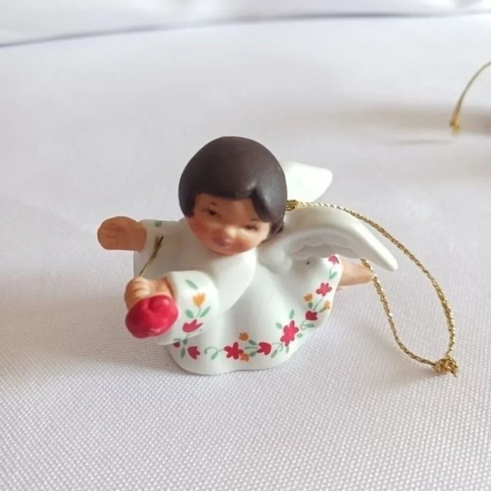 Vtg Avon peace on earth porcelain angel ornaments set of 4